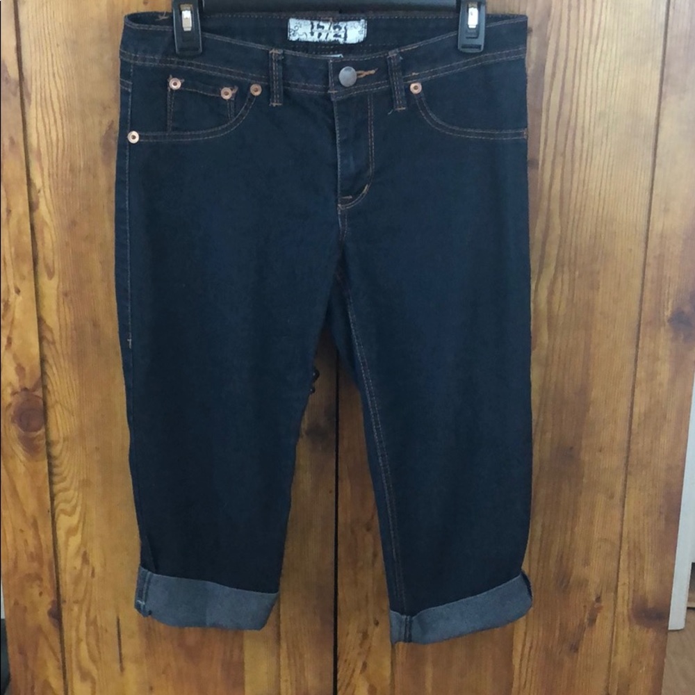17/21 Exclusive Denim Women’s Cropped Jeans